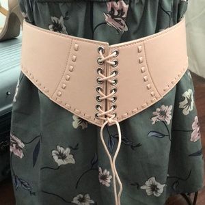Waist hugger